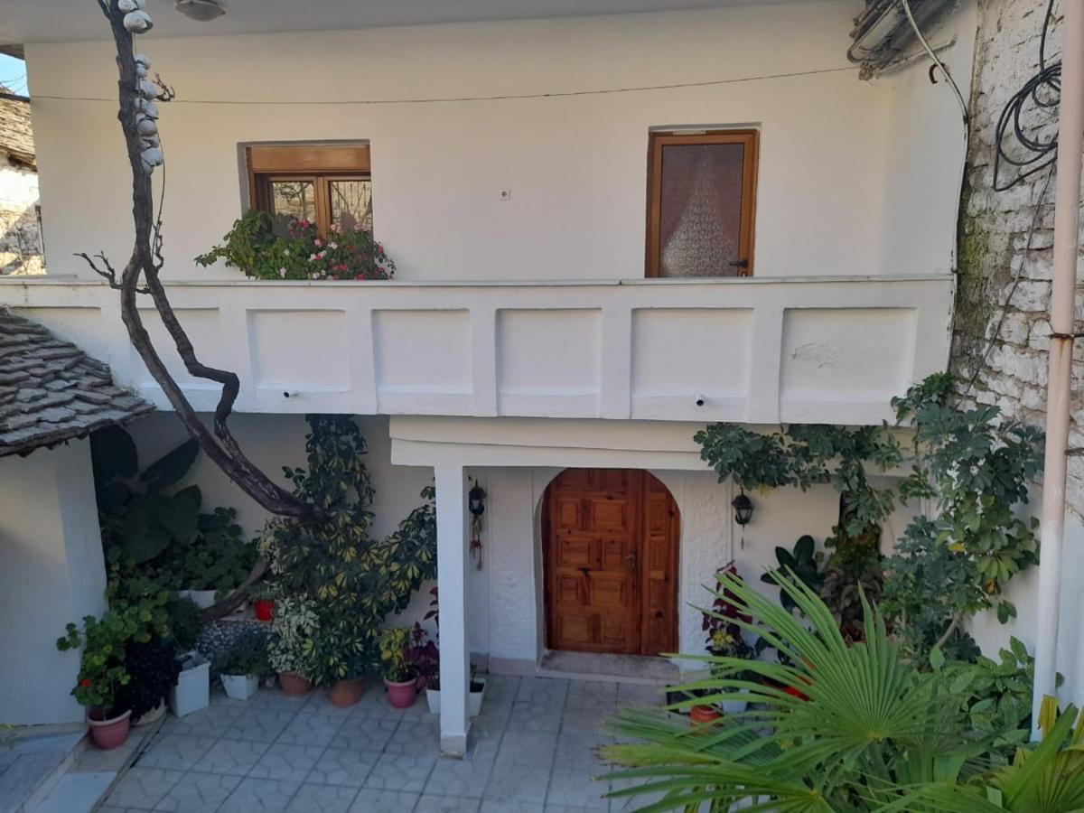Sokolli Guest House Gjirokastër Extérieur photo