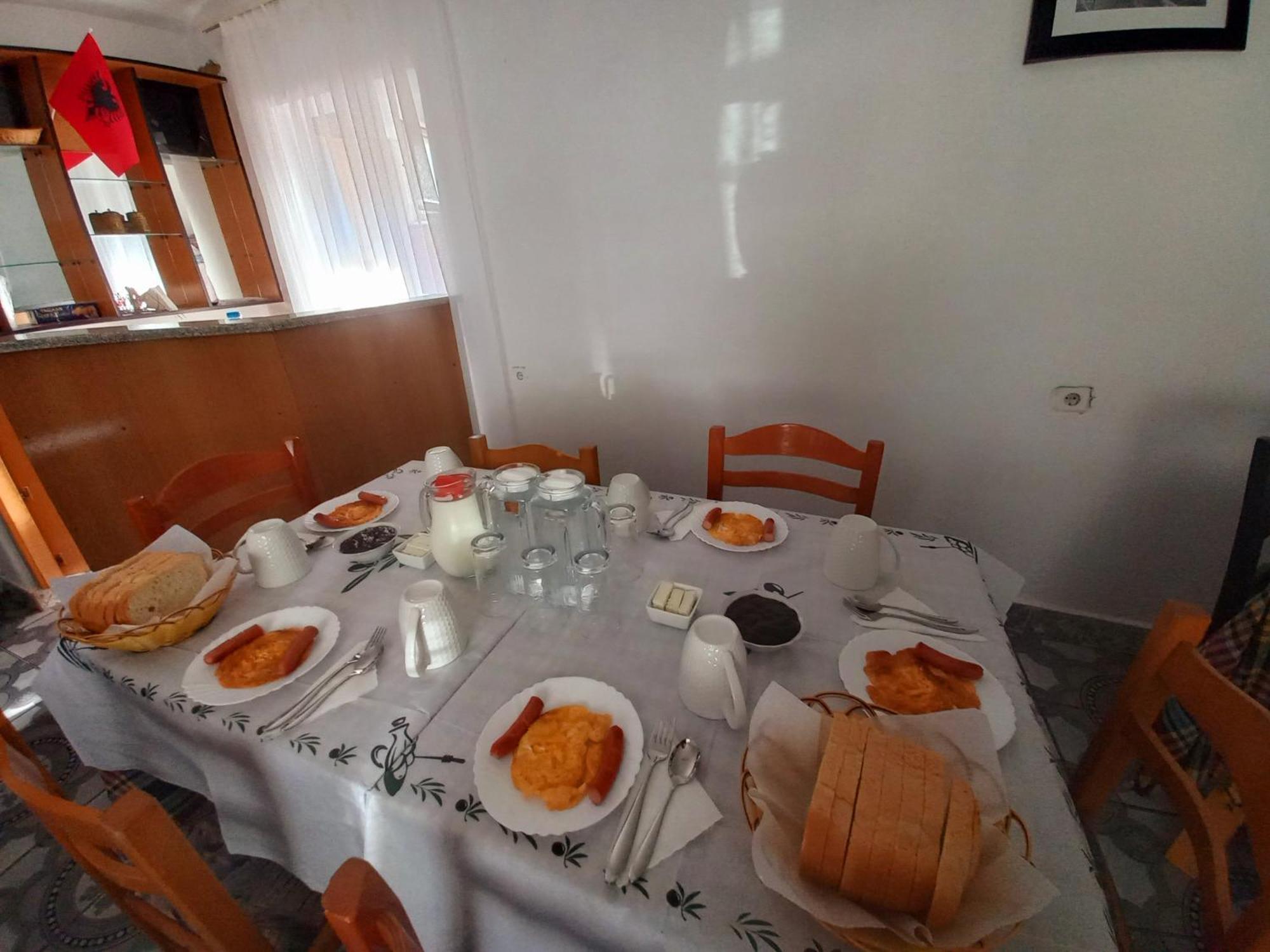 Sokolli Guest House Gjirokastër Extérieur photo